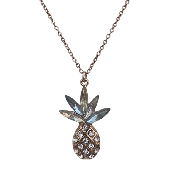 Elegant Gold Pineapple Pendant Necklace - Picture 2 of 5